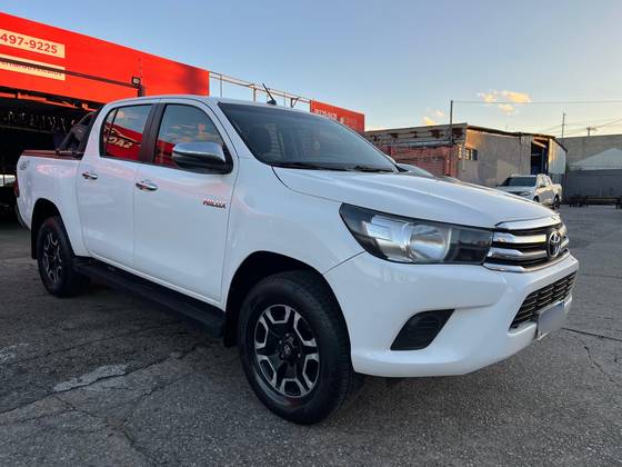 TOYOTA HILUX 2.8 NARROW 4X4 CD 16V DIESEL 4P MANUAL